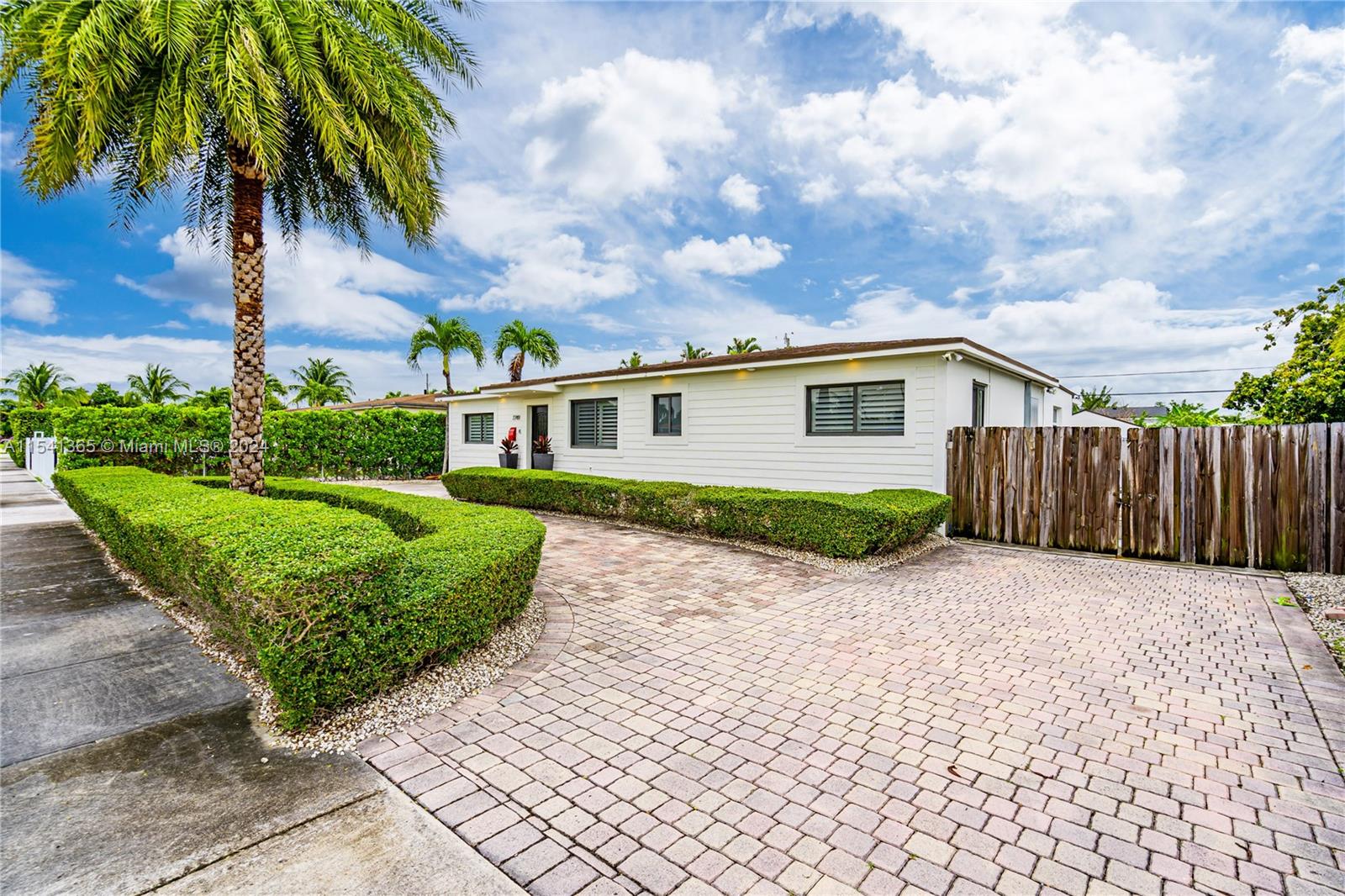 7749 SW 34th Ter