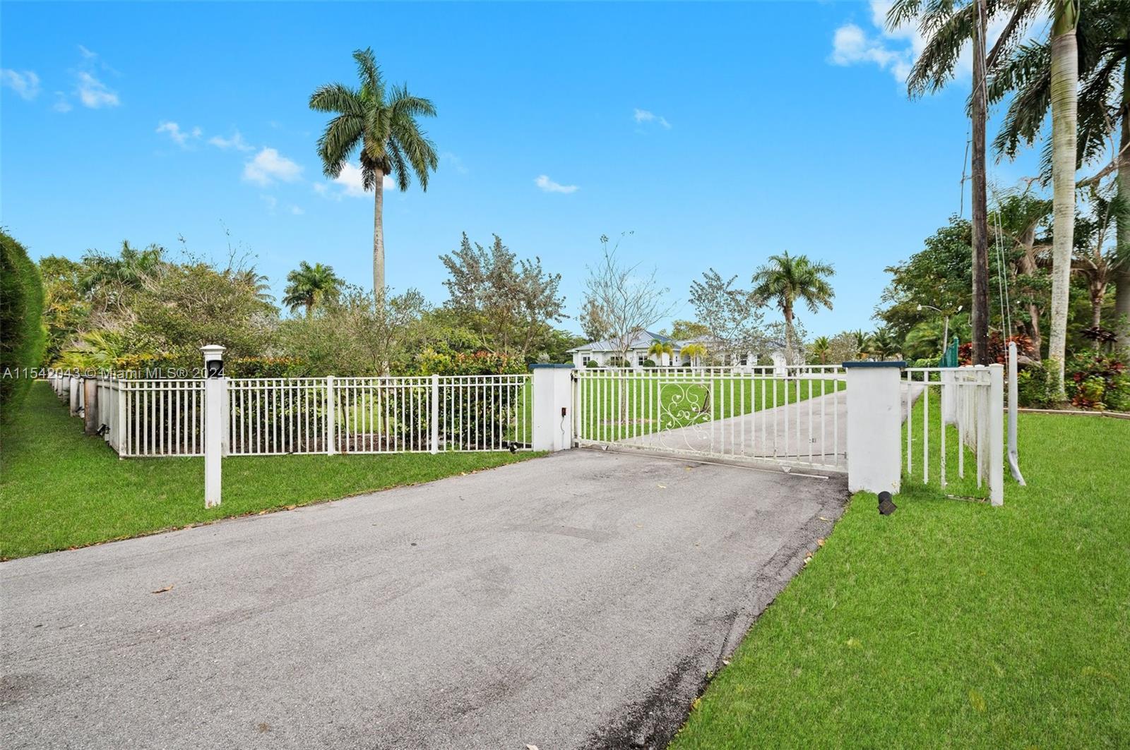 2400 SW 112th Ave