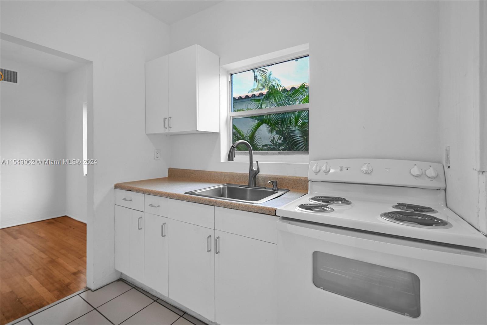 1536 Michigan Ave # 4