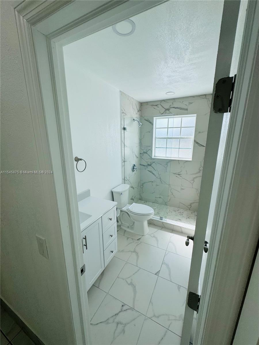 885 W 72nd St