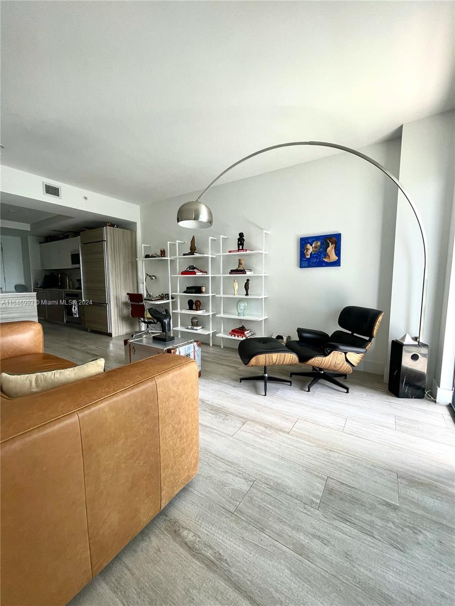 121 NE 34th # 2903