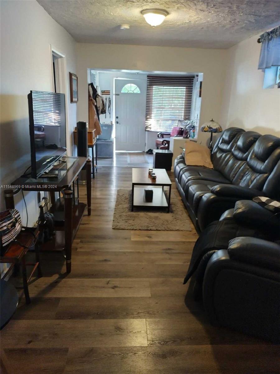 2953 NW 45th St