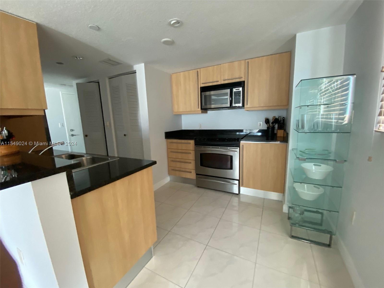 7600 Collins Ave # 711