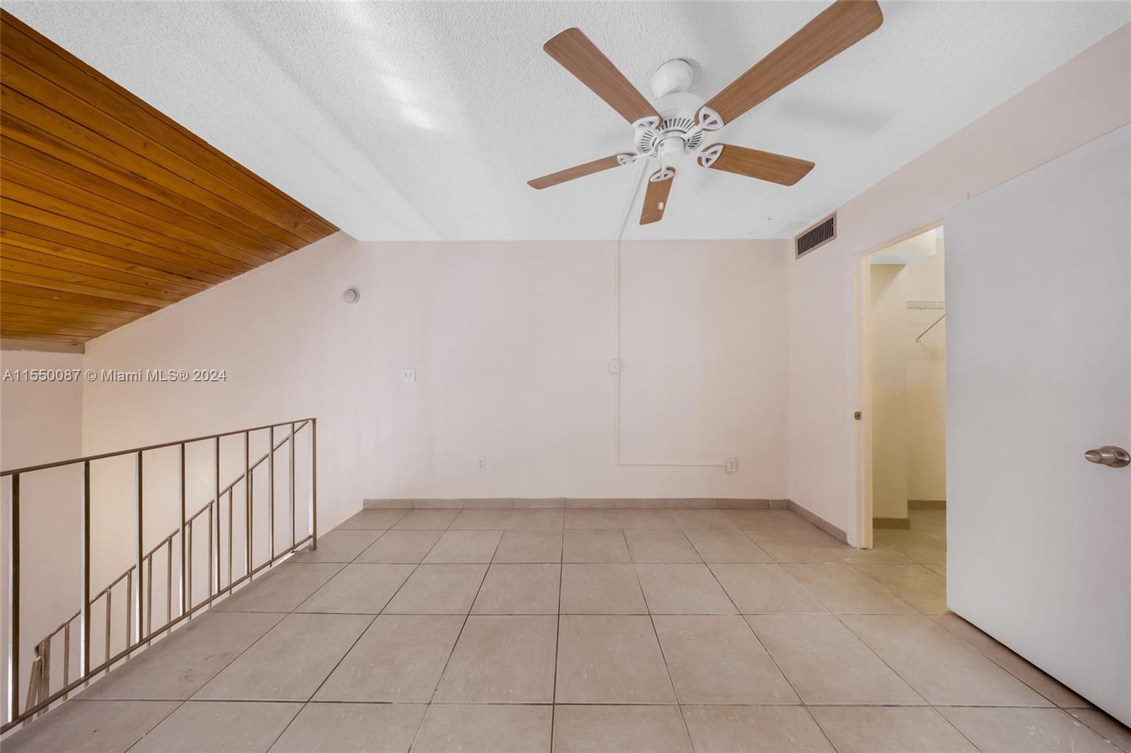 449 Swallow Dr # 11