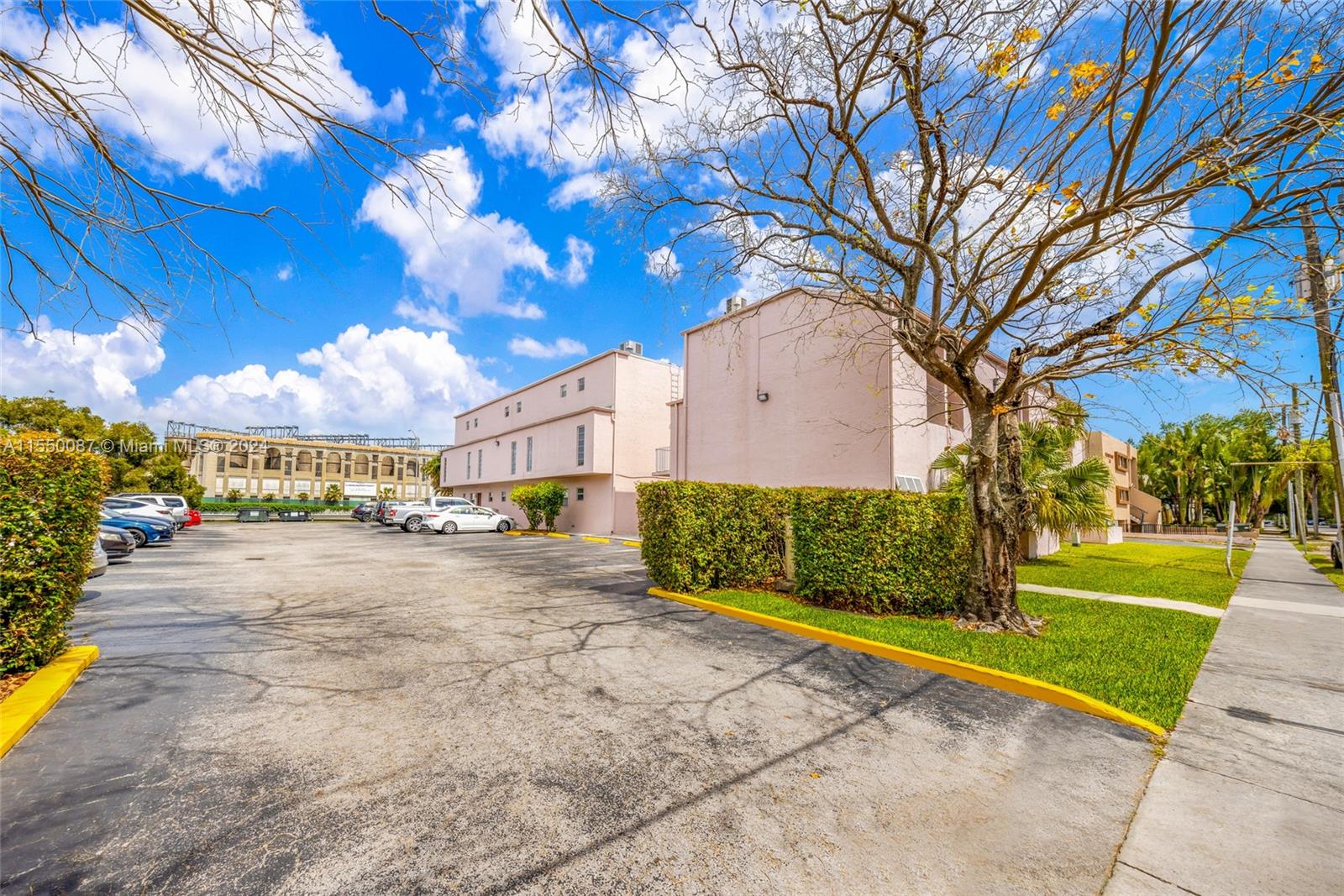 449 Swallow Dr # 11