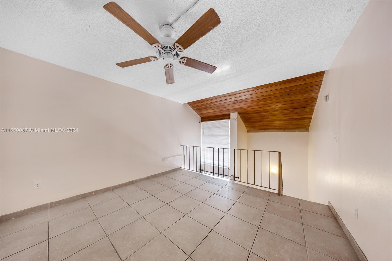 449 Swallow Dr # 11