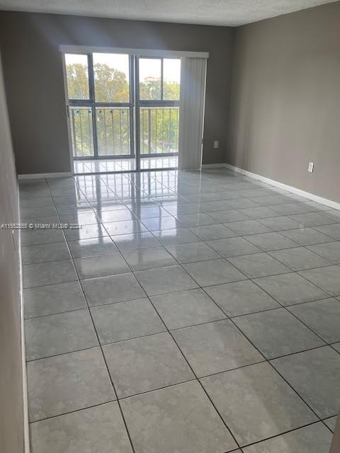 9455 W Flagler St # C512