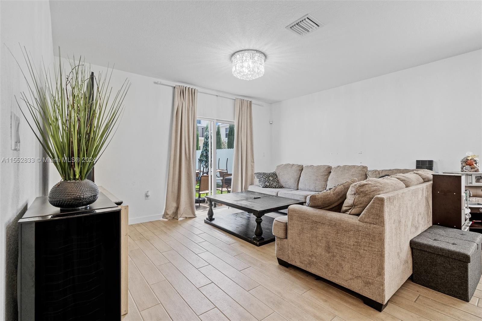 493 NE 6th Pl