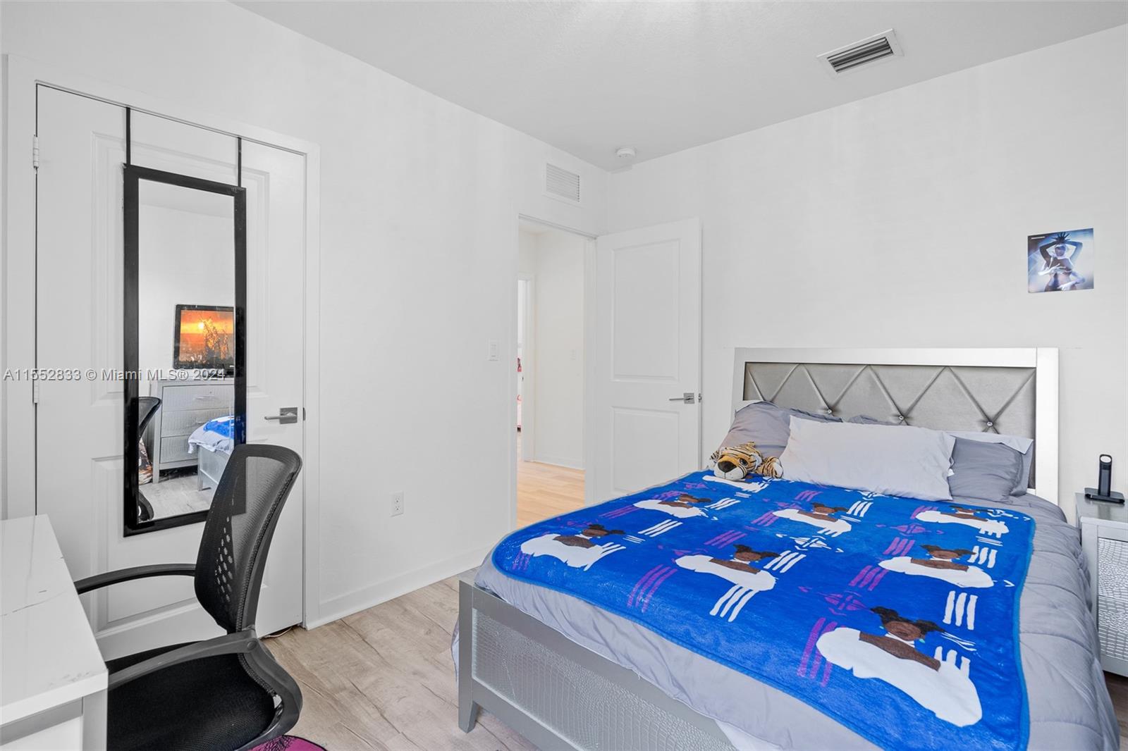 493 NE 6th Pl
