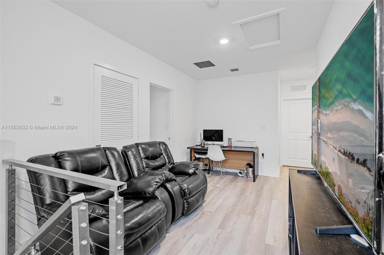 493 NE 6th Pl