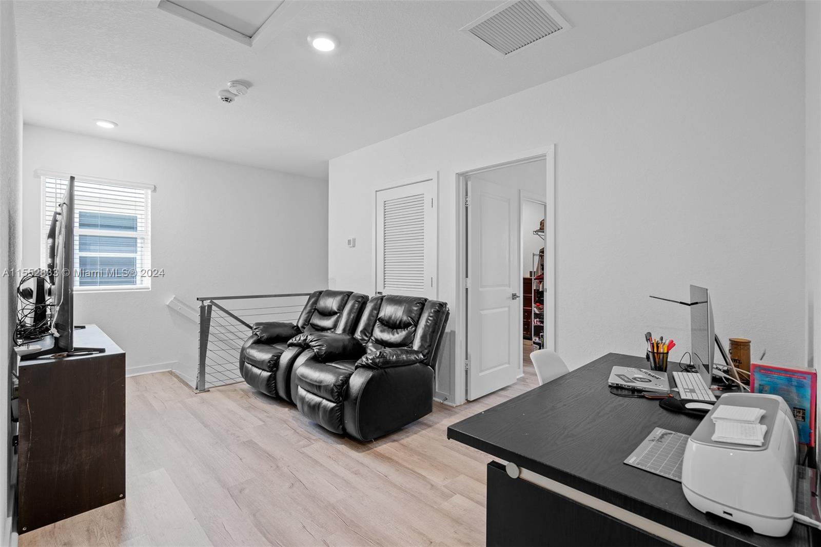 493 NE 6th Pl