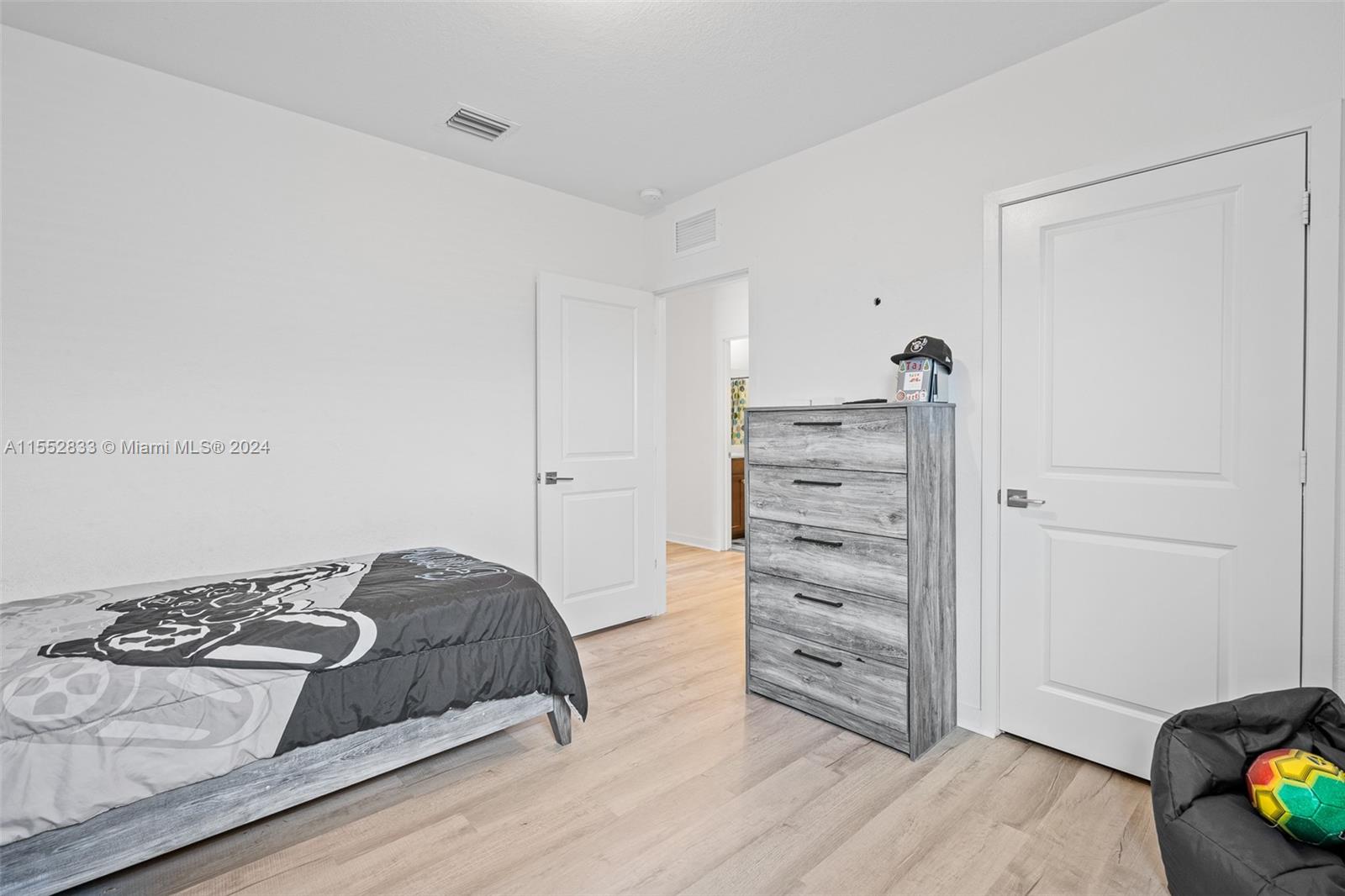 493 NE 6th Pl