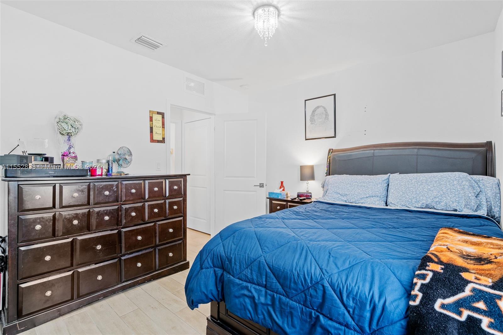 493 NE 6th Pl