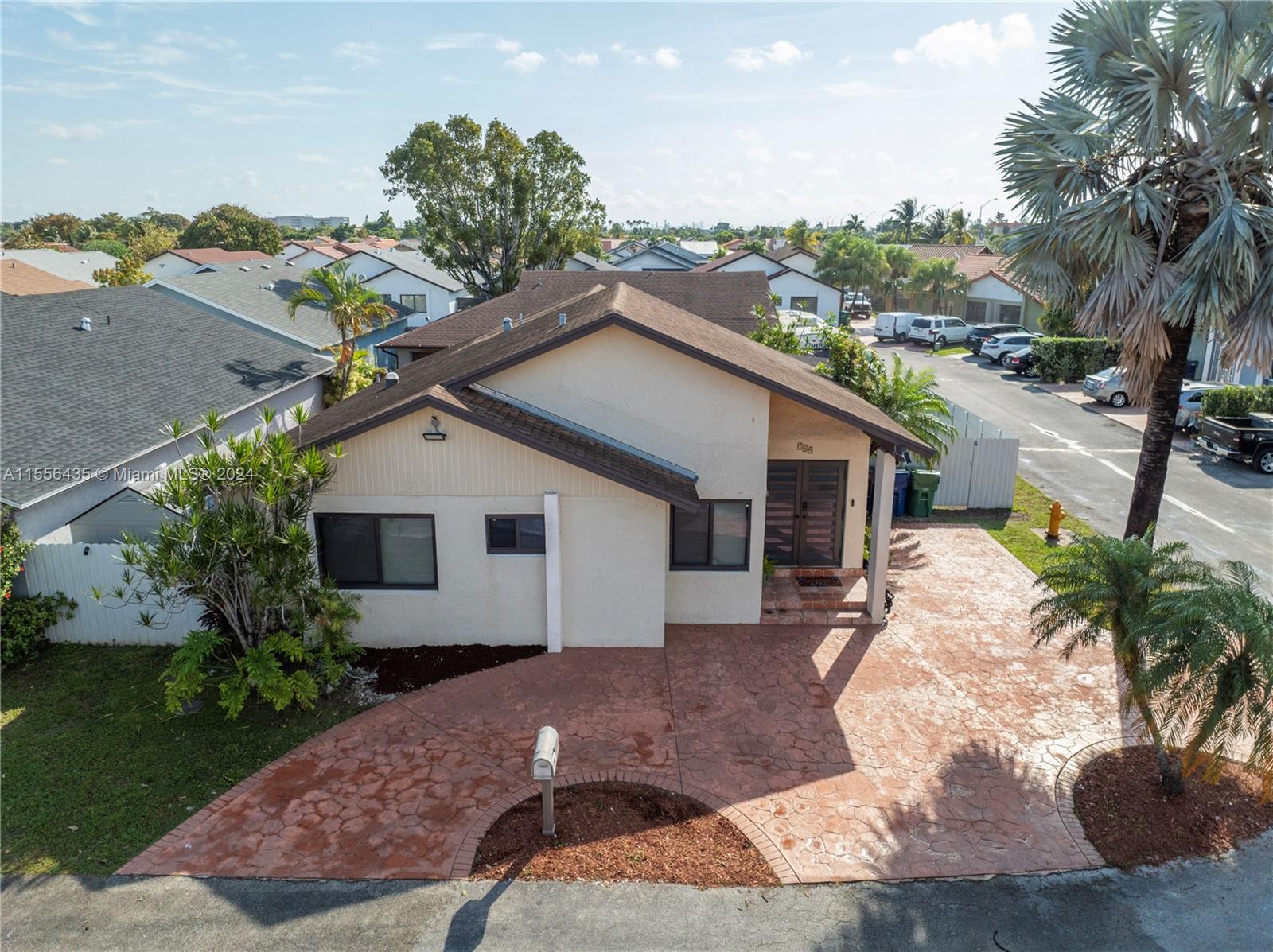 749 SW 101st Ct Cir