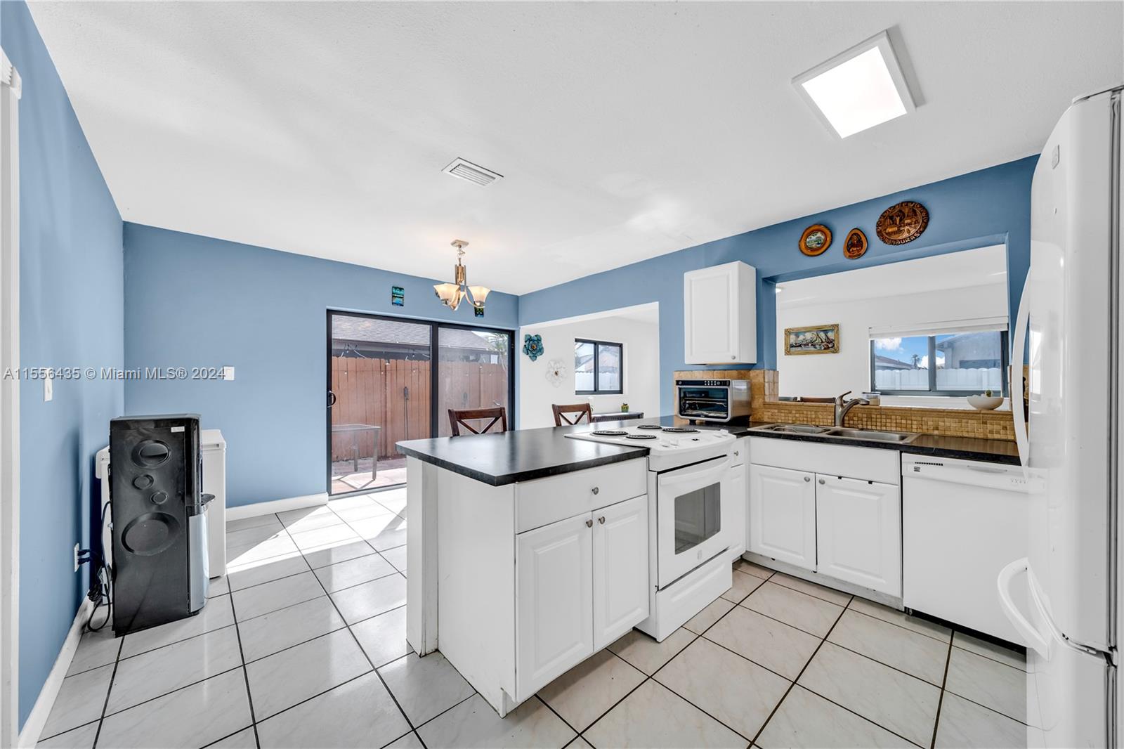 749 SW 101st Ct Cir