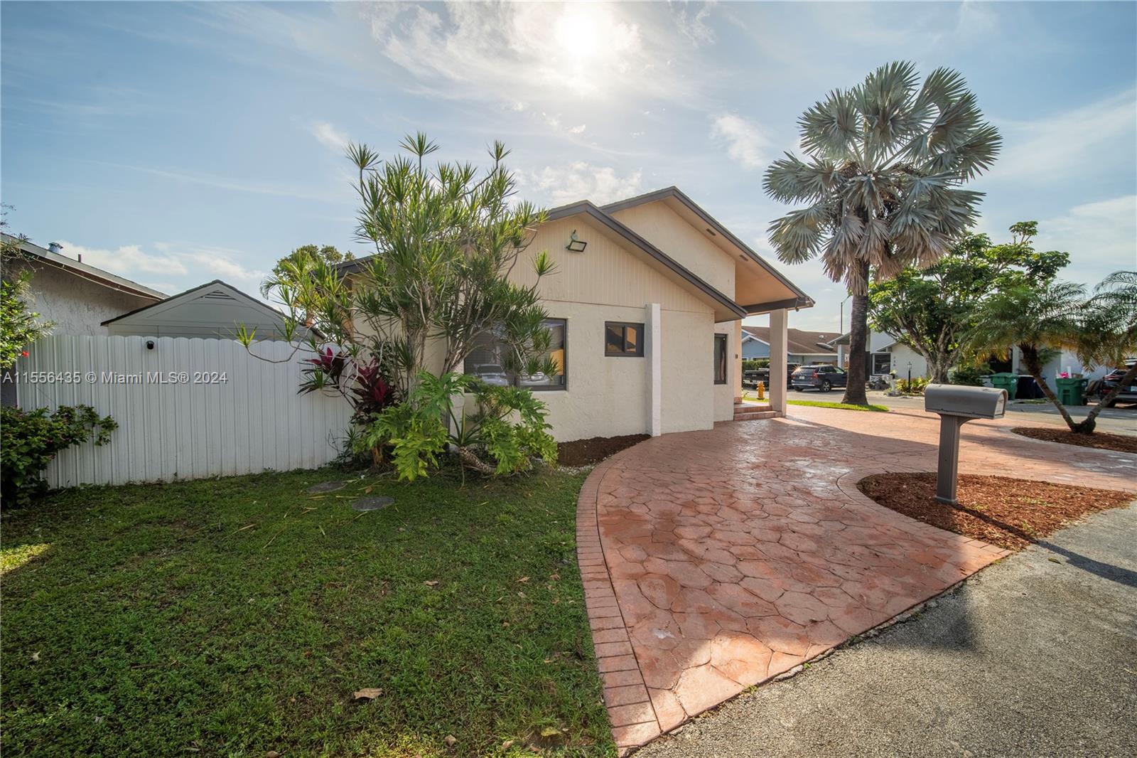 749 SW 101st Ct Cir