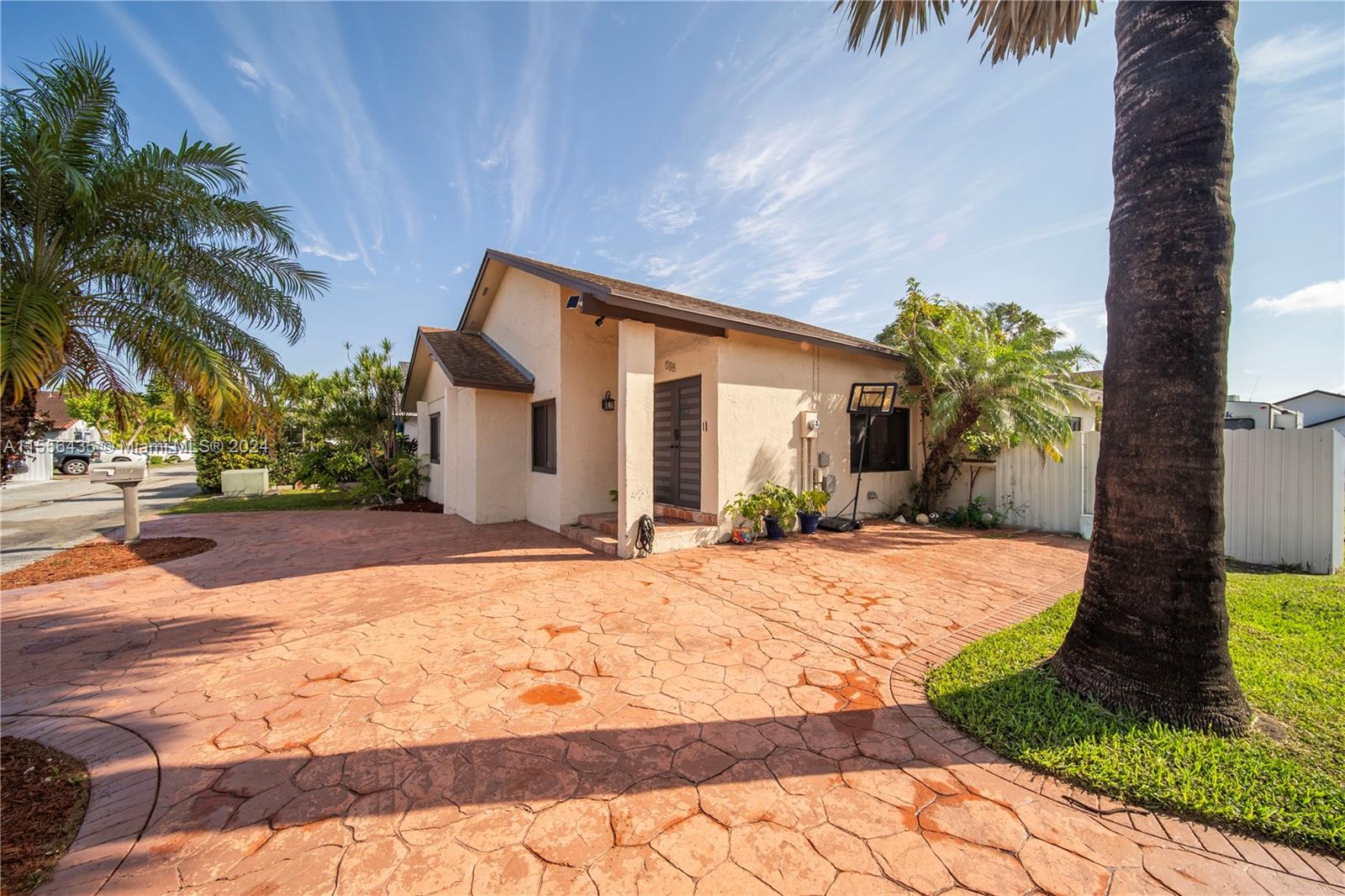 749 SW 101st Ct Cir