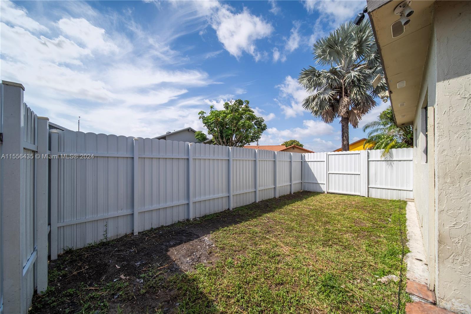 749 SW 101st Ct Cir