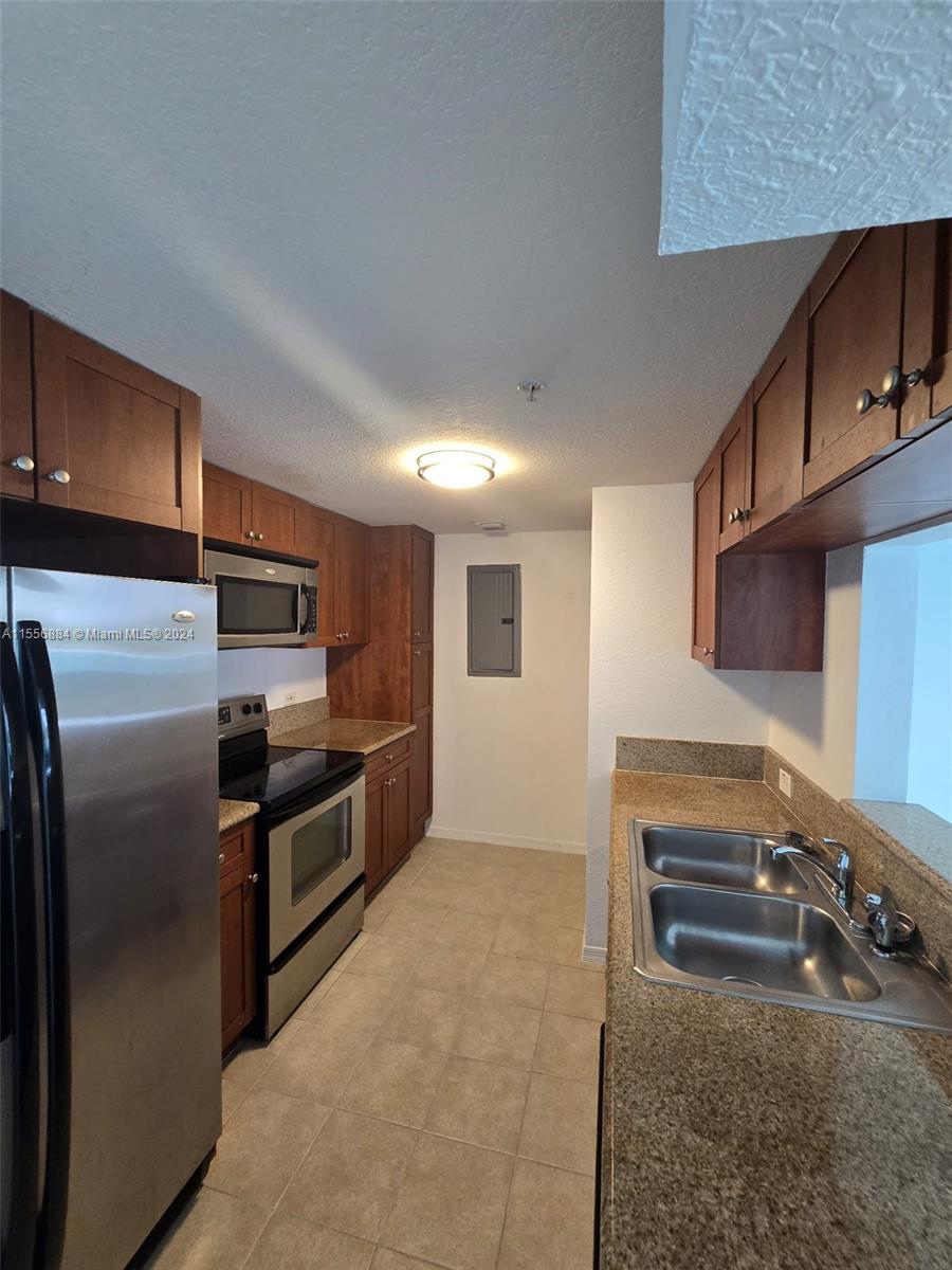 36 NW 6th Ave # 407