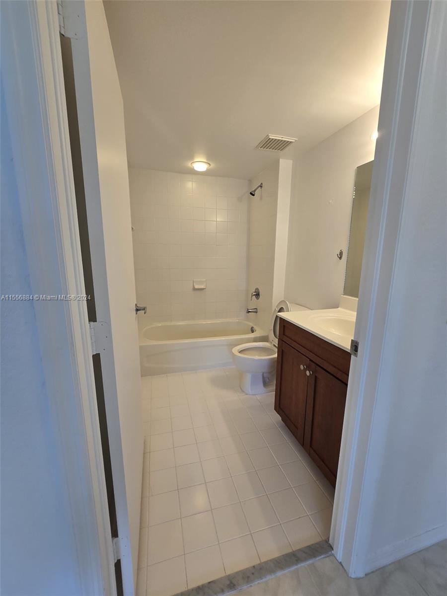 36 NW 6th Ave # 407