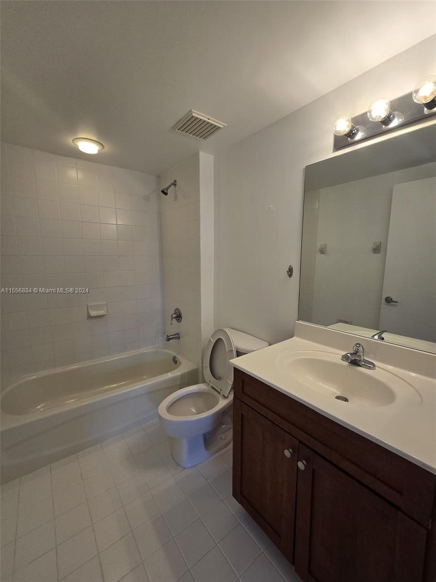 36 NW 6th Ave # 407