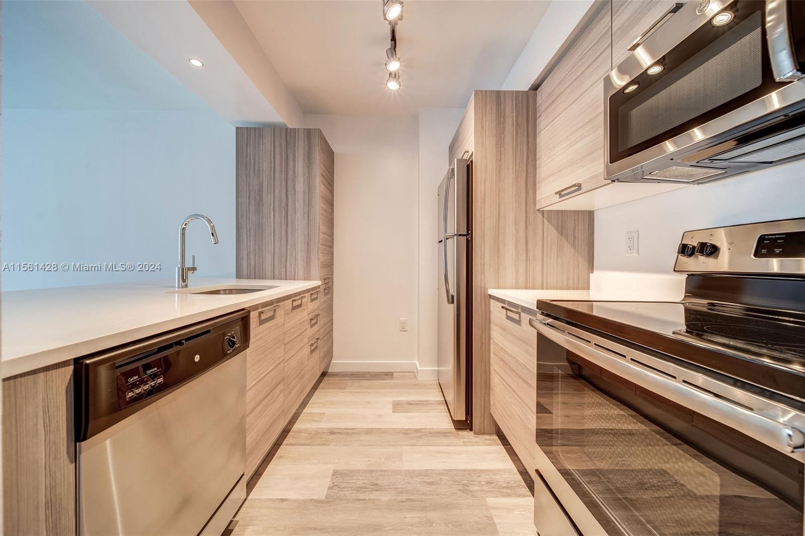 1756 N Bayshore Dr # 30D
