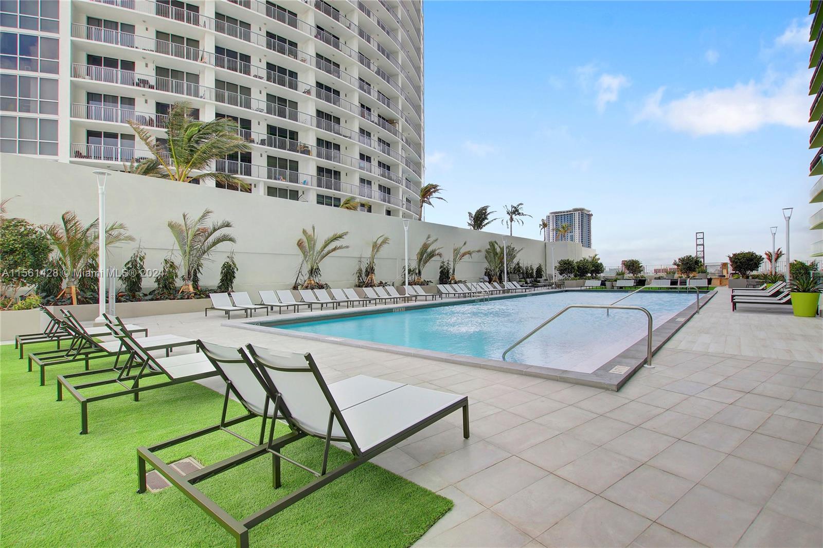 1756 N Bayshore Dr # 30D