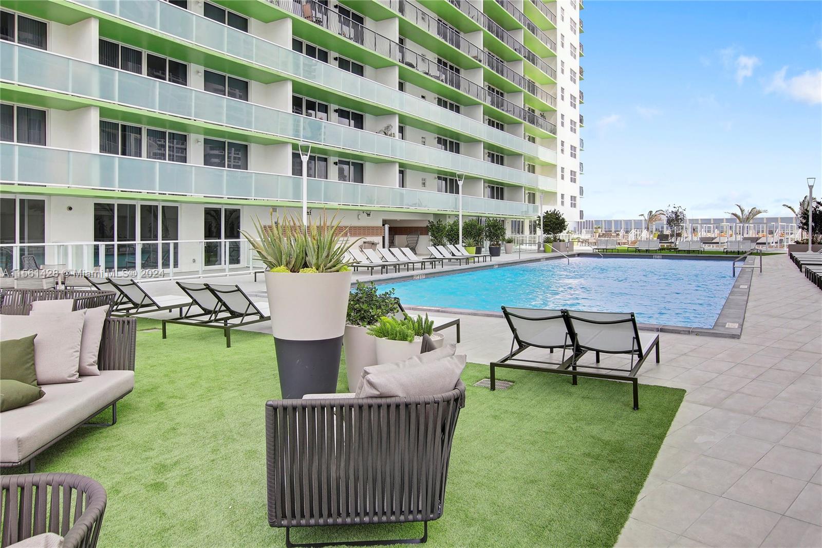 1756 N Bayshore Dr # 30D
