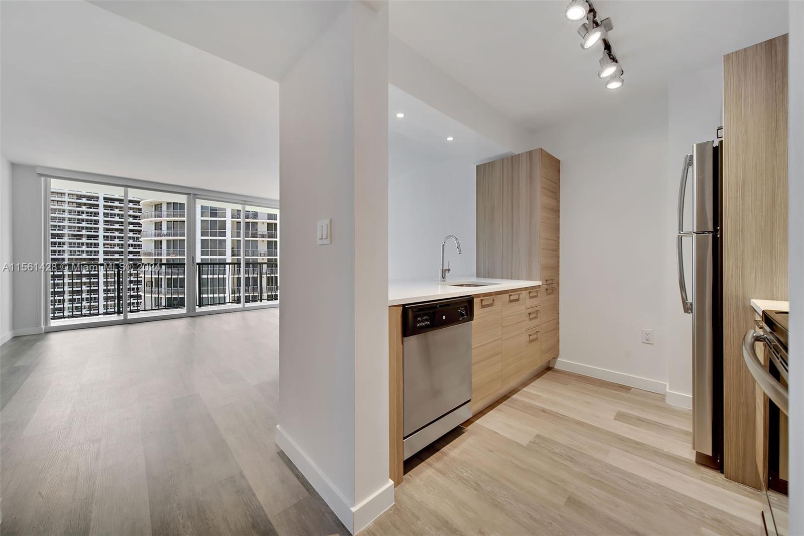 1756 N Bayshore Dr # 30D