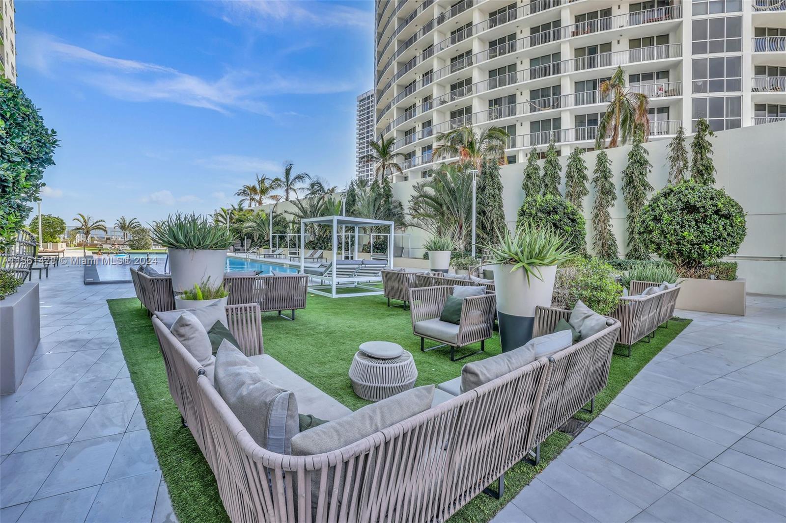 1756 N Bayshore Dr # 30D