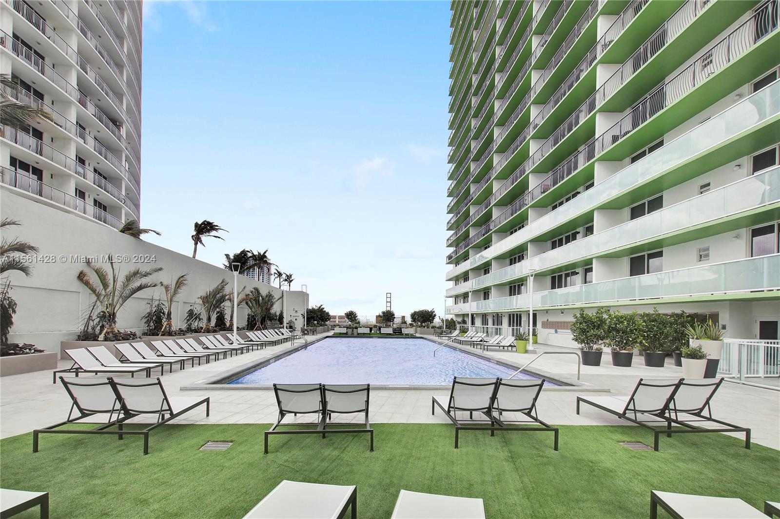 1756 N Bayshore Dr # 30D