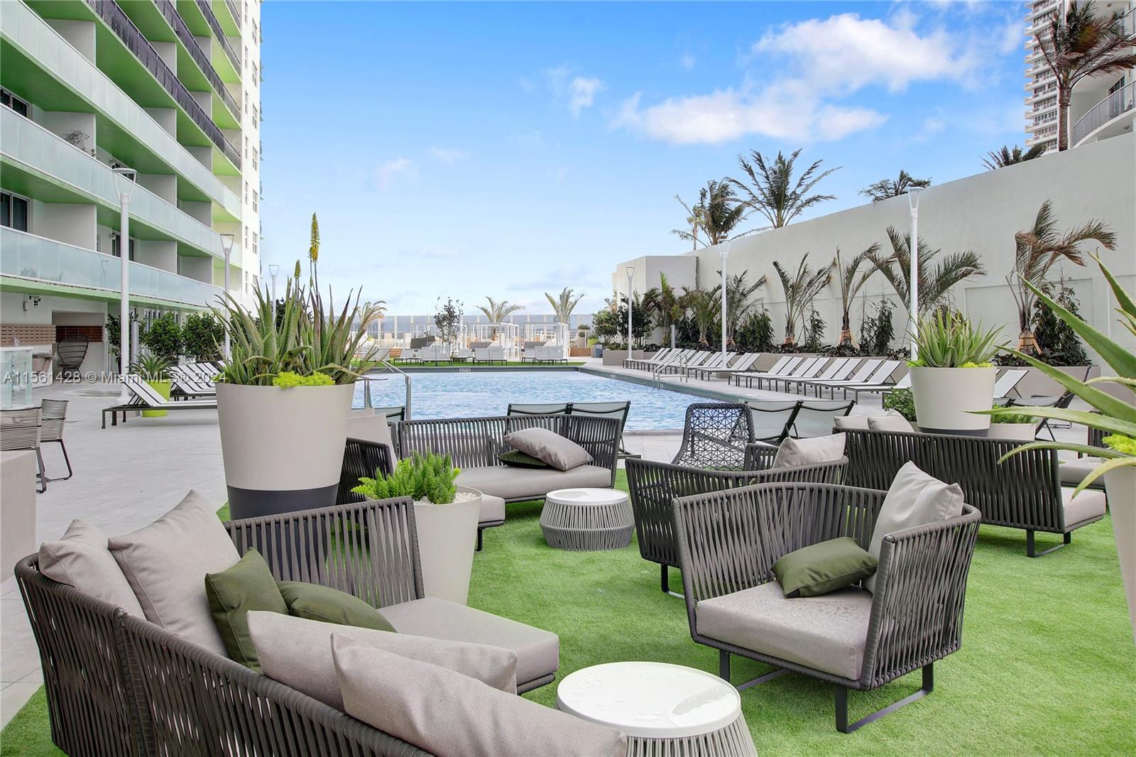 1756 N Bayshore Dr # 30D