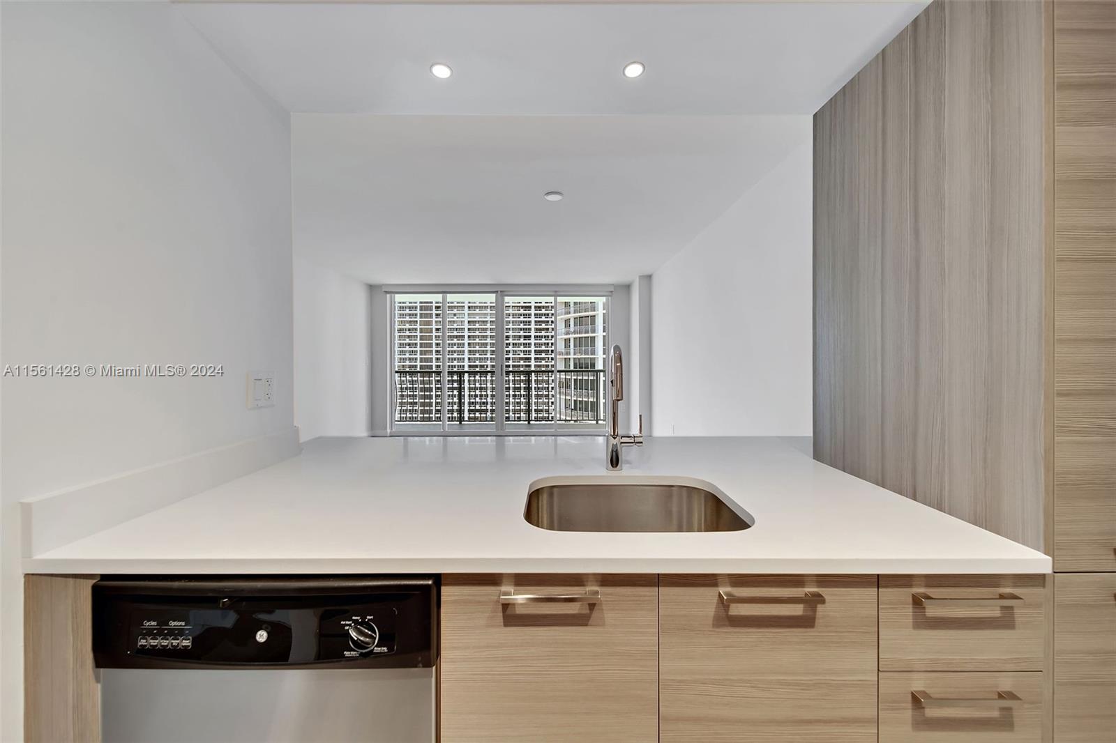 1756 N Bayshore Dr # 30D