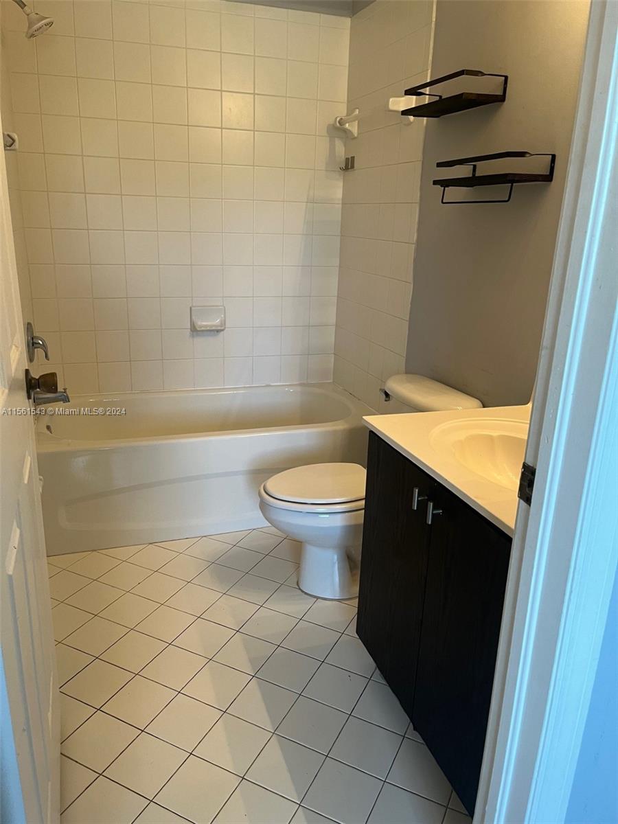 2900 SE 12th Rd # 28 Unit: 205-28