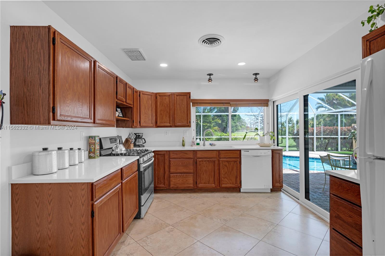 15801 Palmetto Club Dr
