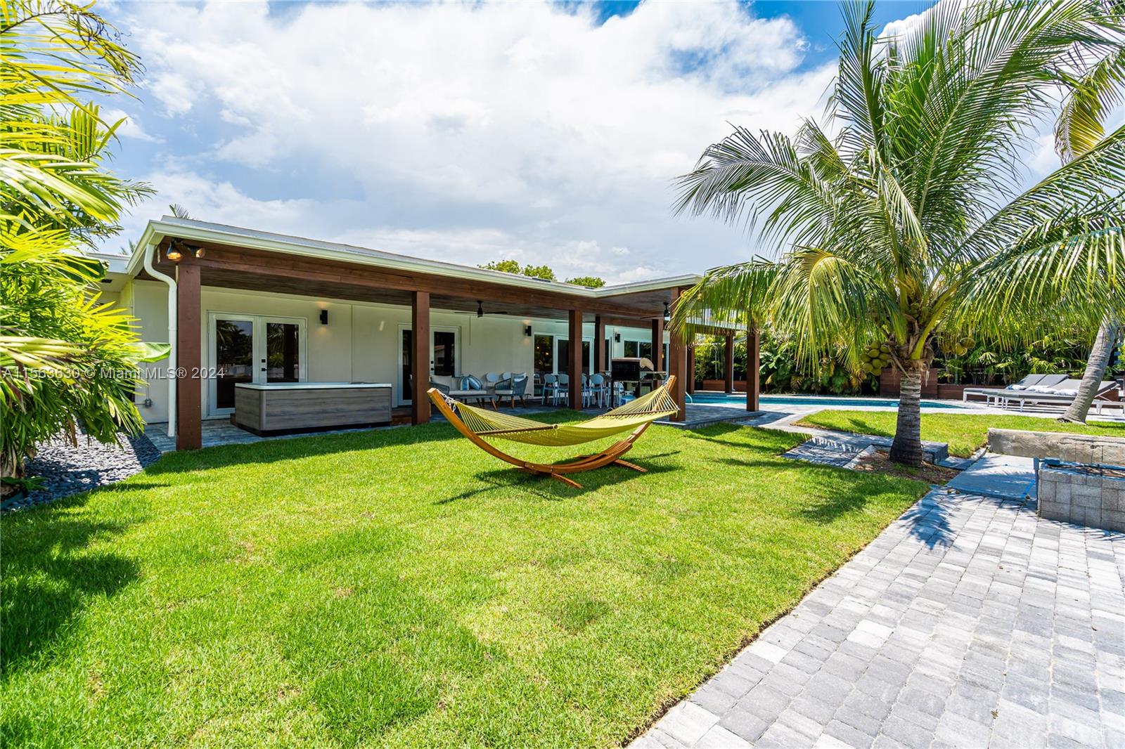 2243 Bayview Ln