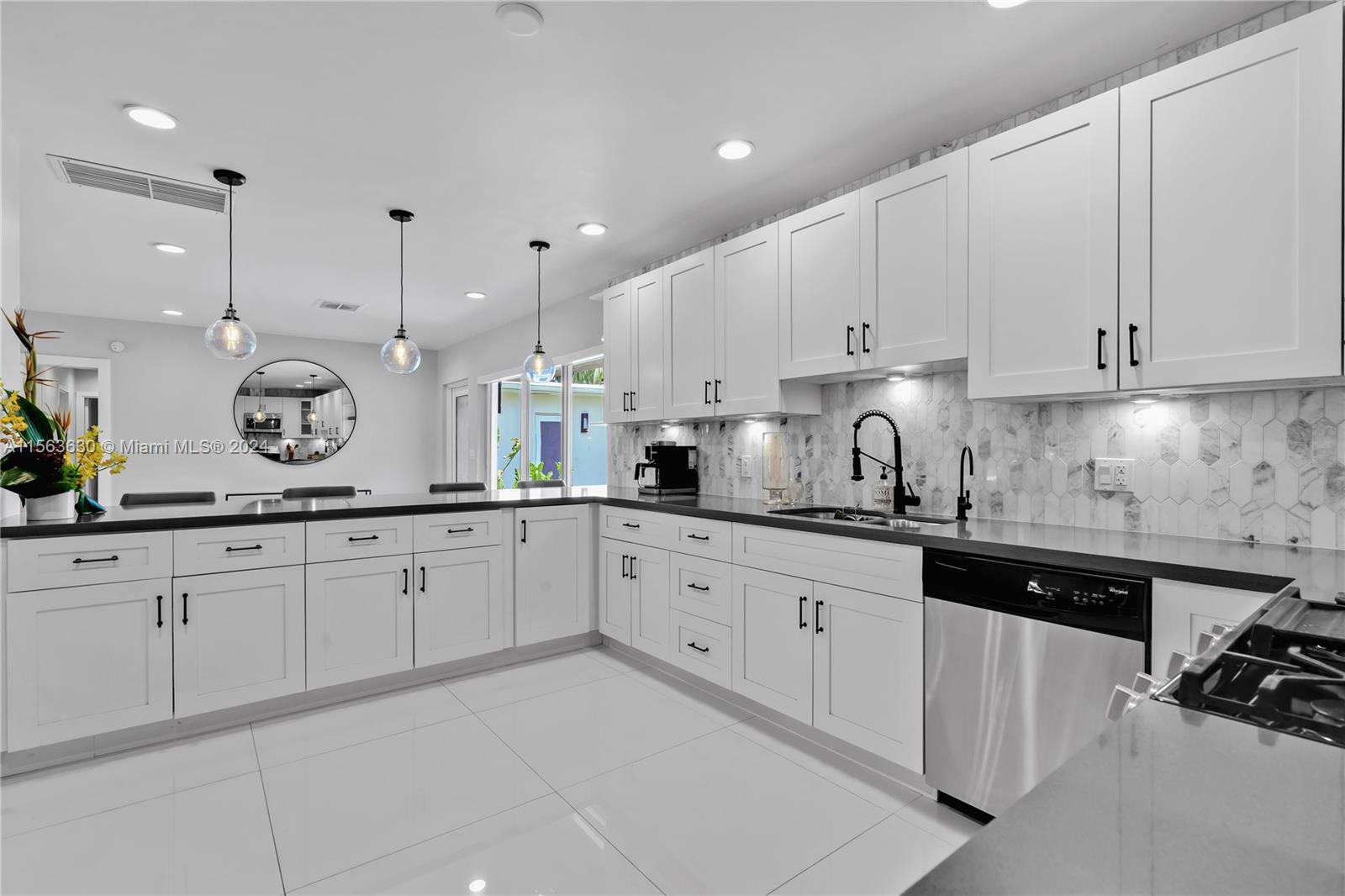 2243 Bayview Ln
