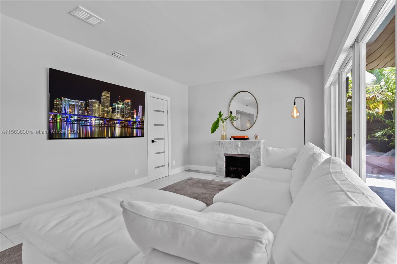 2243 Bayview Ln