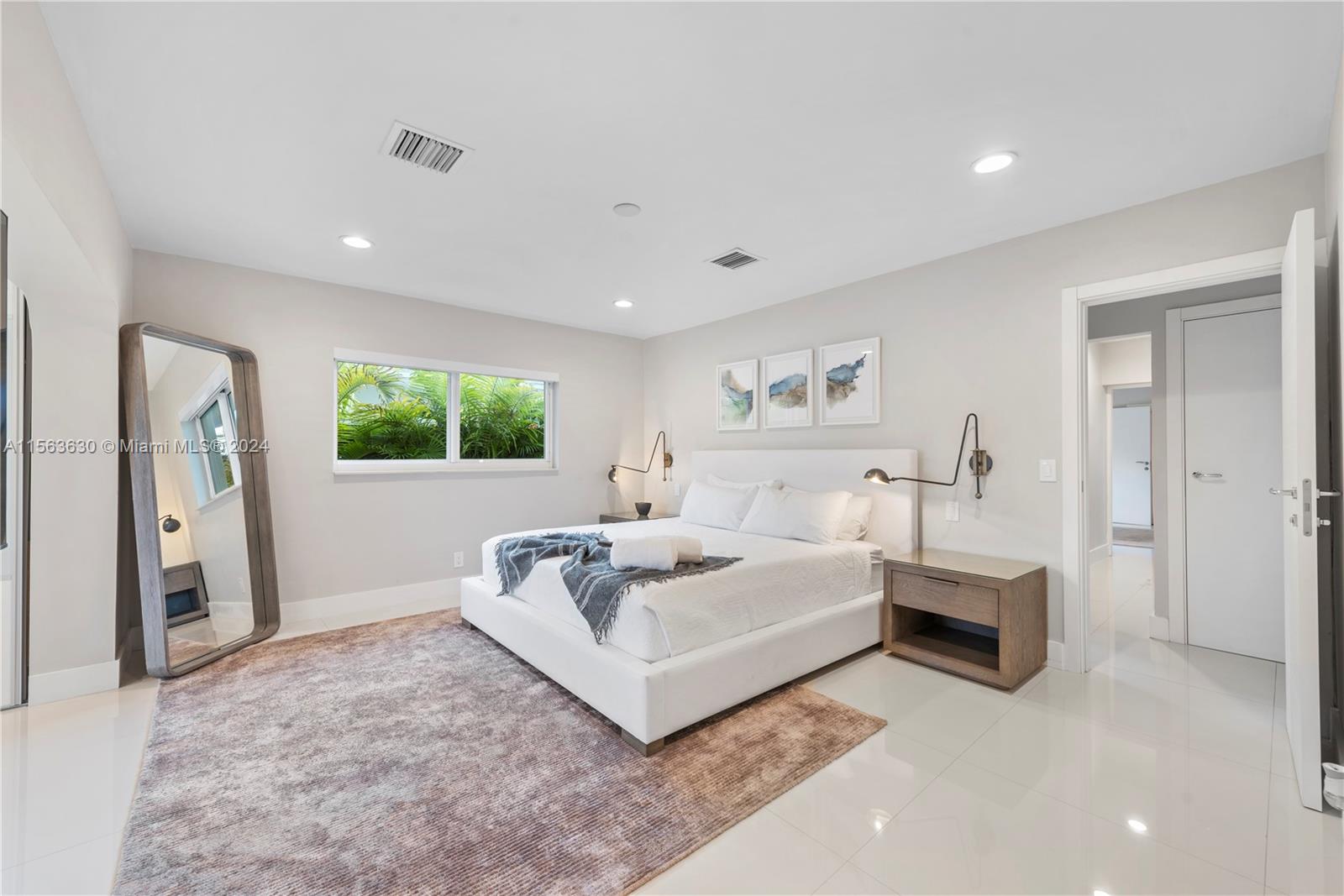 2243 Bayview Ln