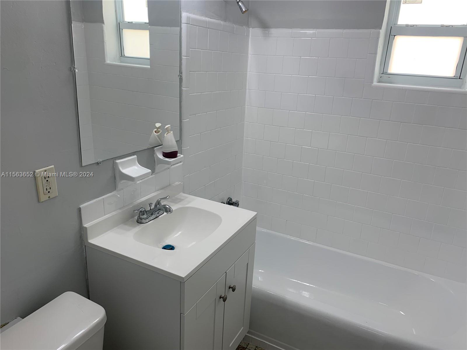 240 NW 5th Ave Unit: W