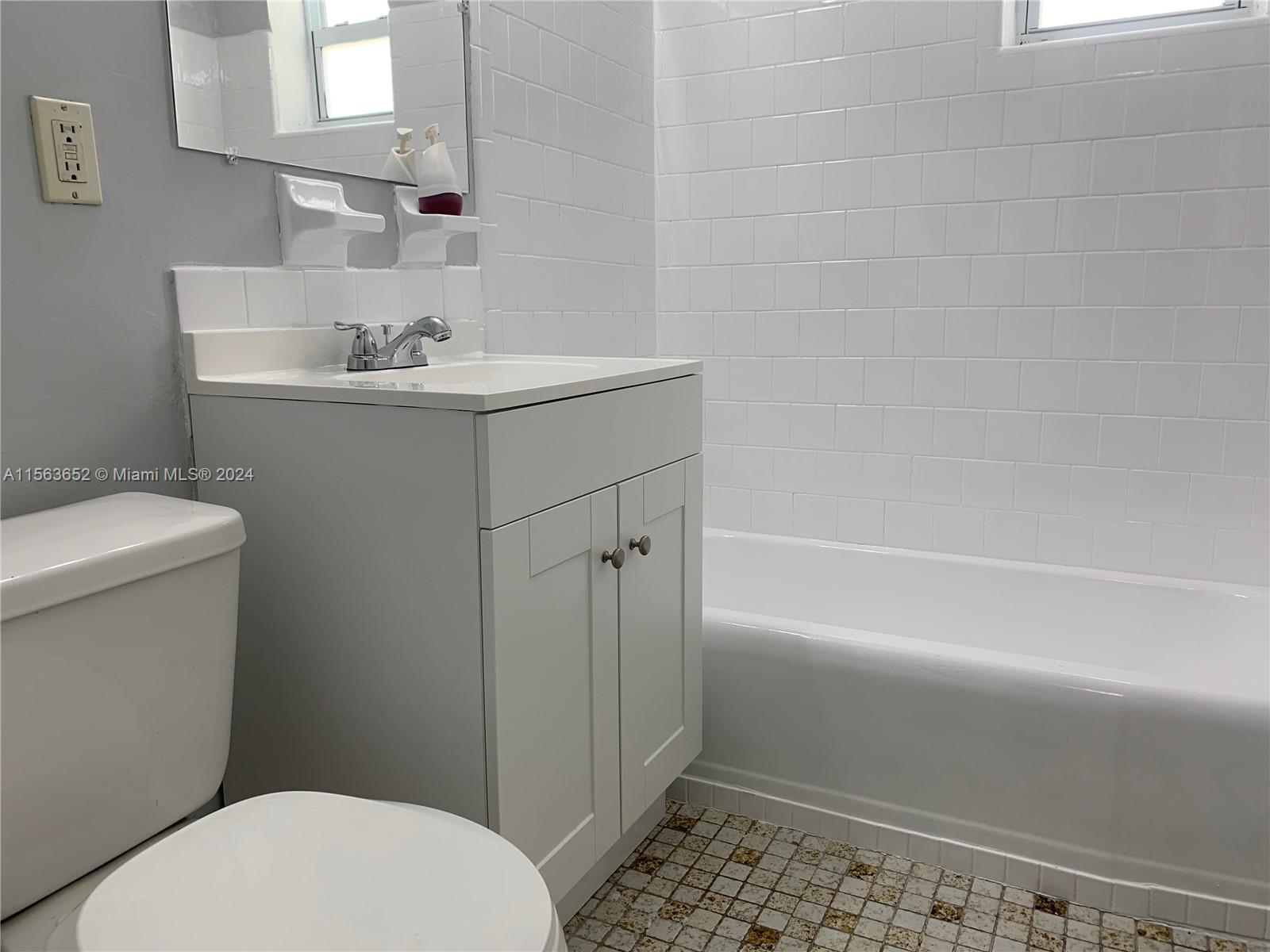 240 NW 5th Ave Unit: W