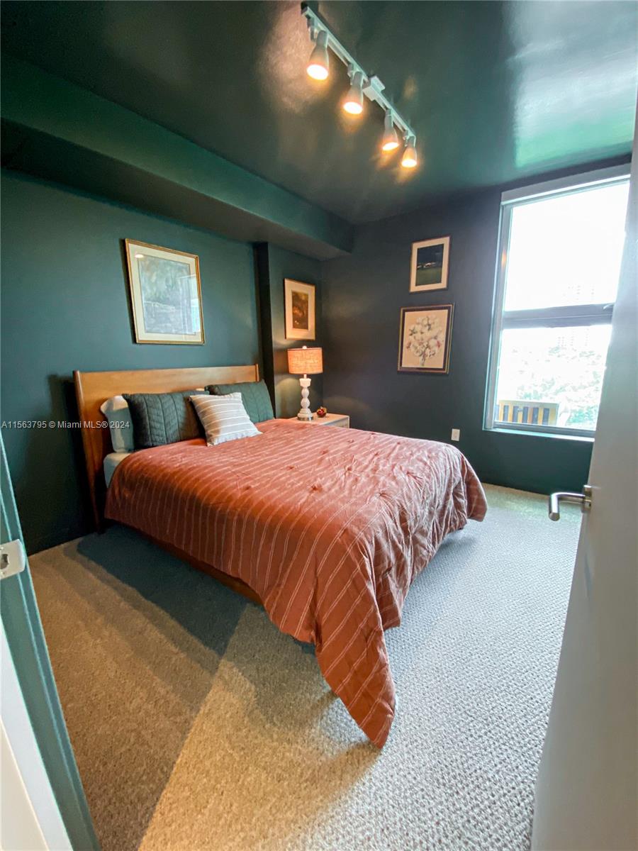 1600 SW 1 AVE # 515