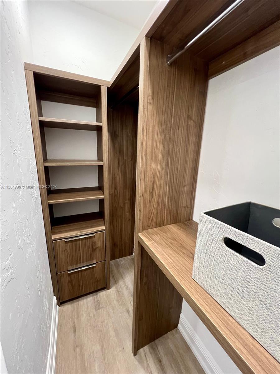 1407 Meridian Ave # 4