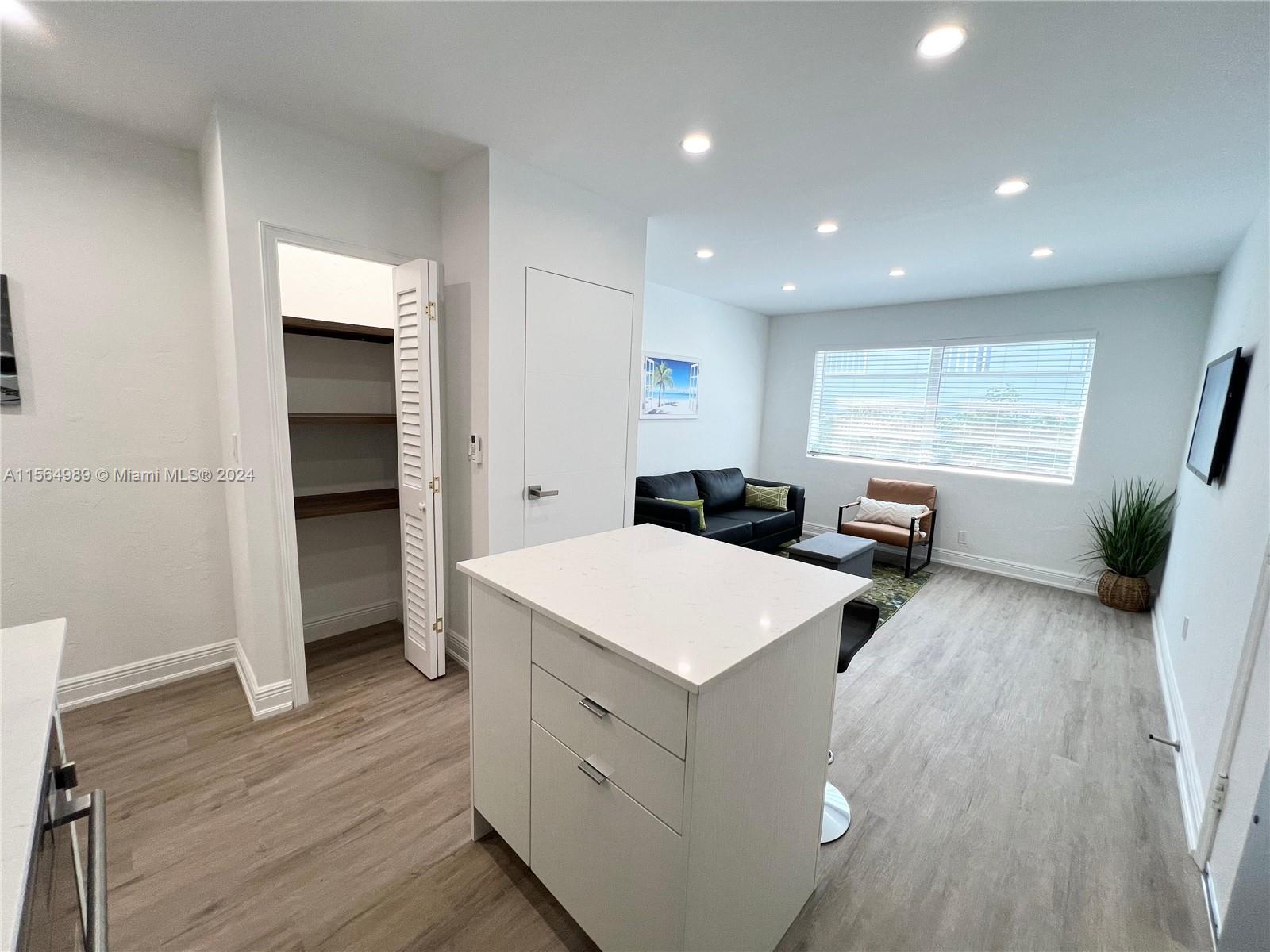 1407 Meridian Ave # 4