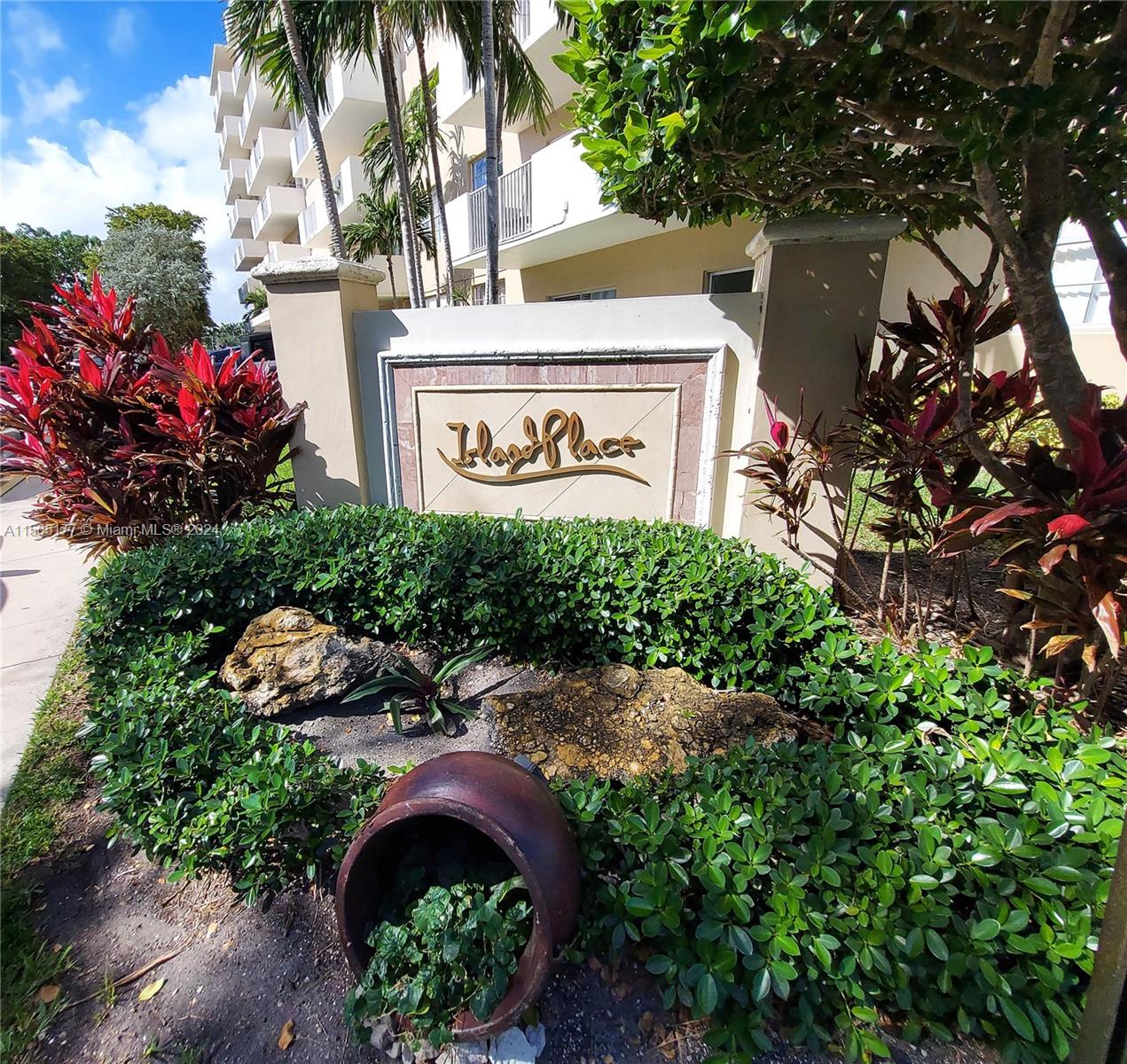 1455 N Treasure Dr # 7F