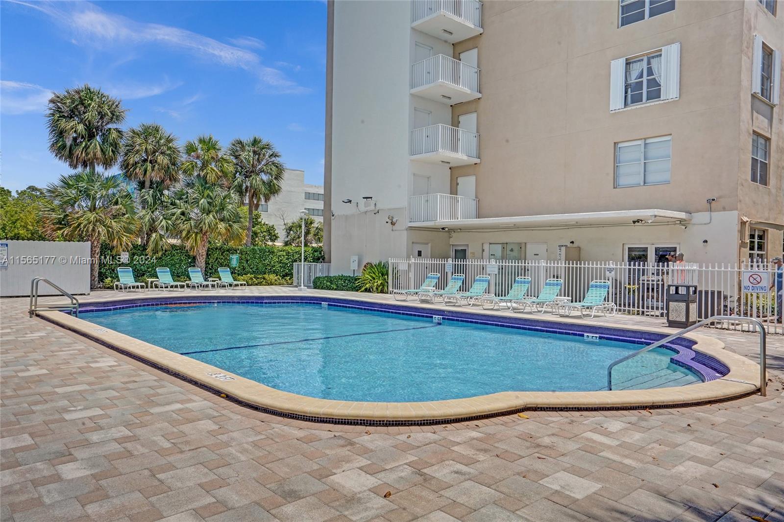 1455 N Treasure Dr # 7F