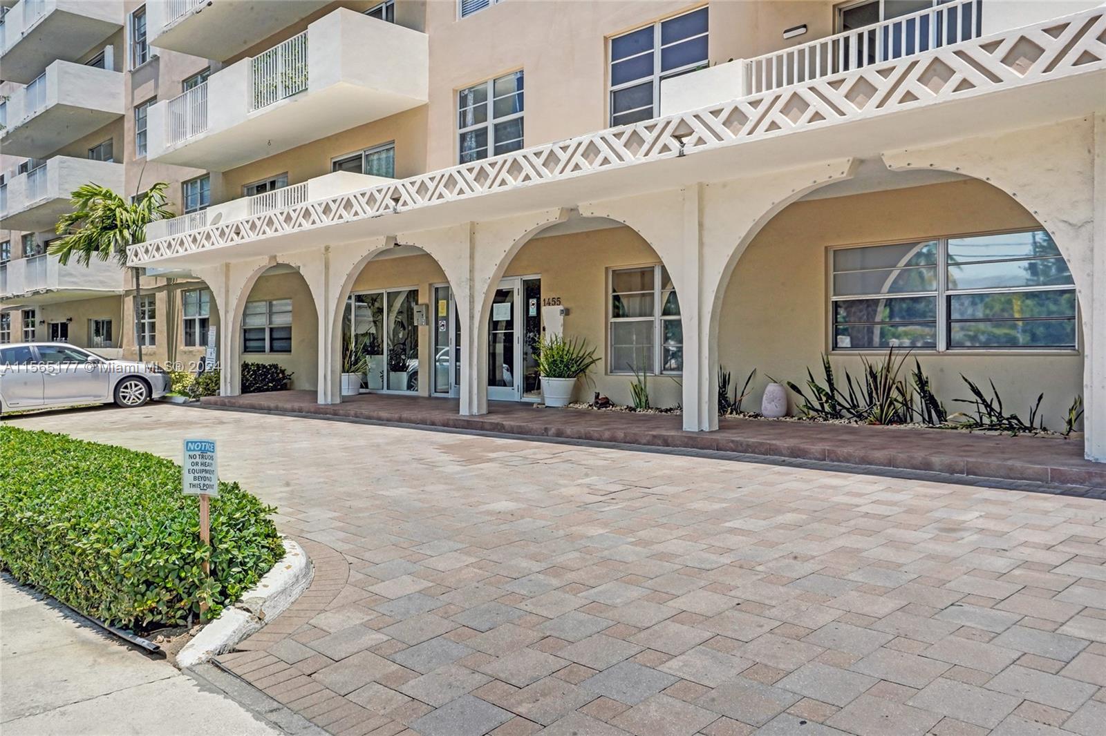 1455 N Treasure Dr # 7F