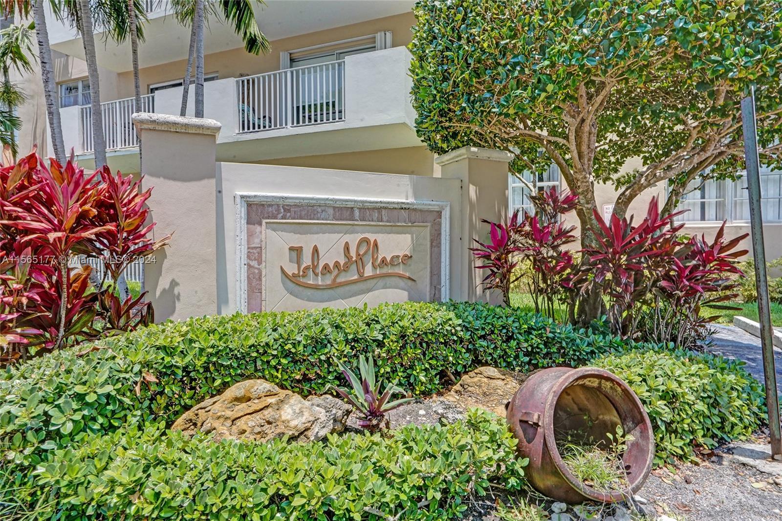 1455 N Treasure Dr # 7F