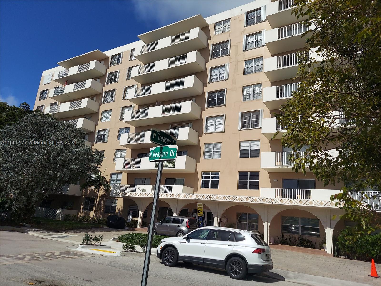 1455 N Treasure Dr # 7F