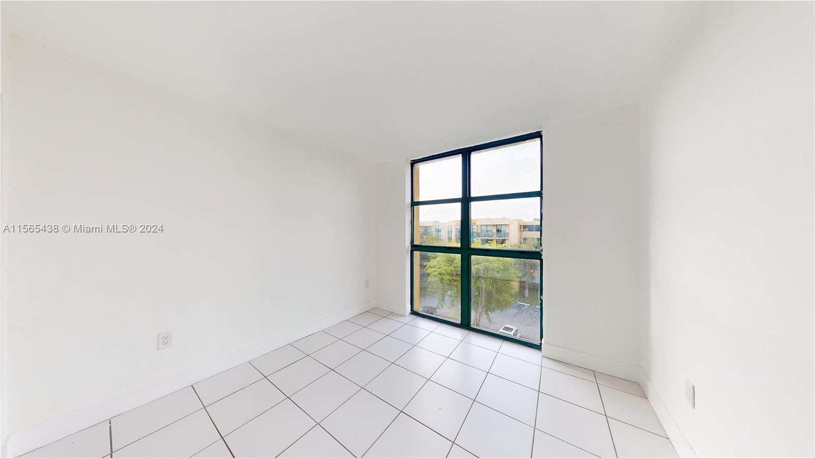 11790 SW 18th St # 3 Unit: 528-3
